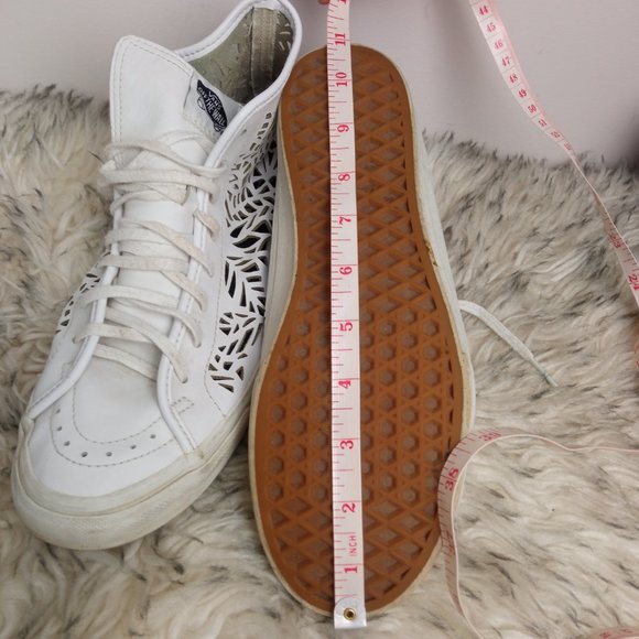 VANS OF THE WALL UNISEX WHITE LASER CUT-OUT SKATEBOARD SHOES - Picture 11 of 12